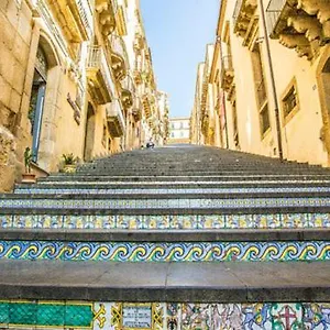 https://a-2-passi-dalla-scalinata-rooms.sicilyhotelsitaly.net
